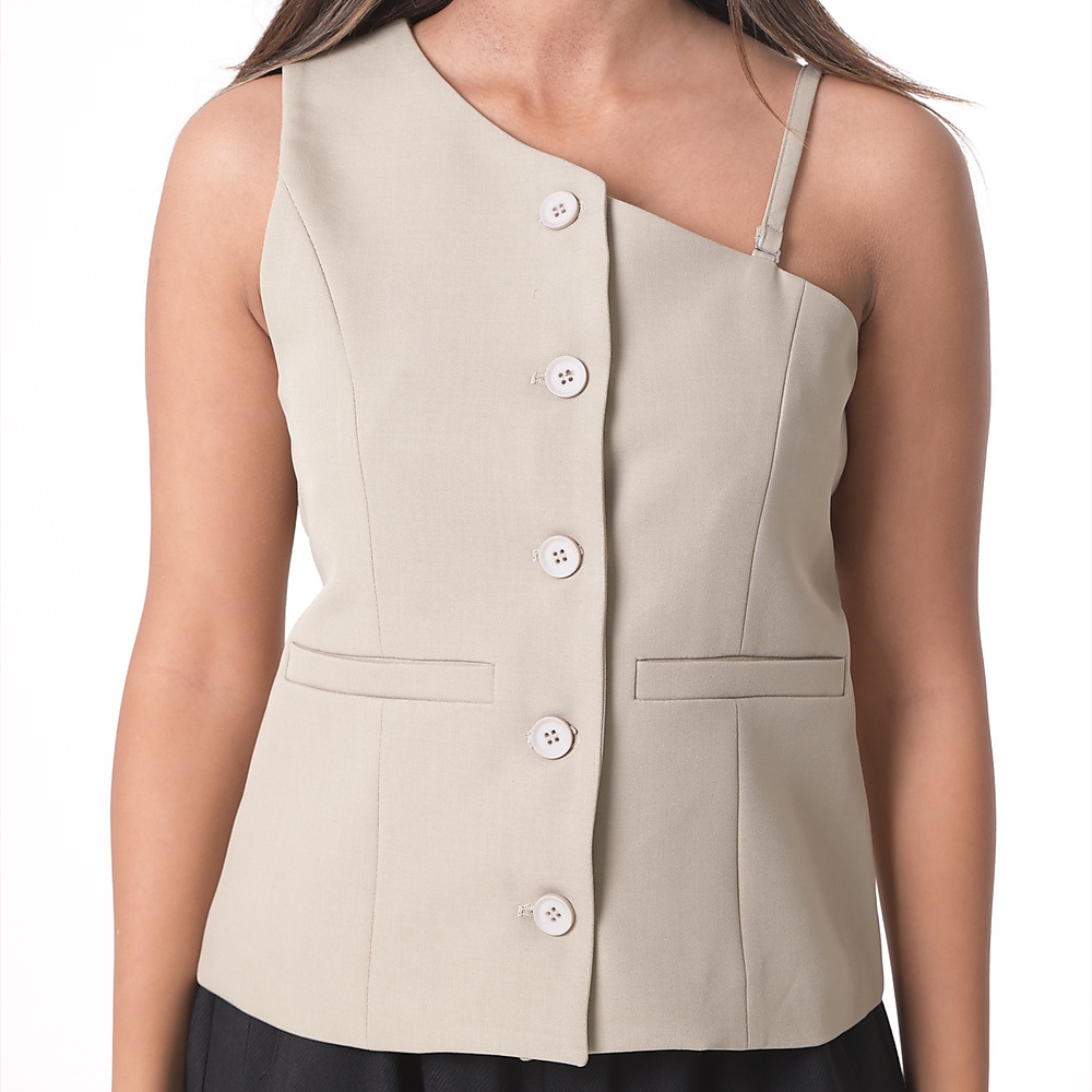 Buttoned up shoulder beige