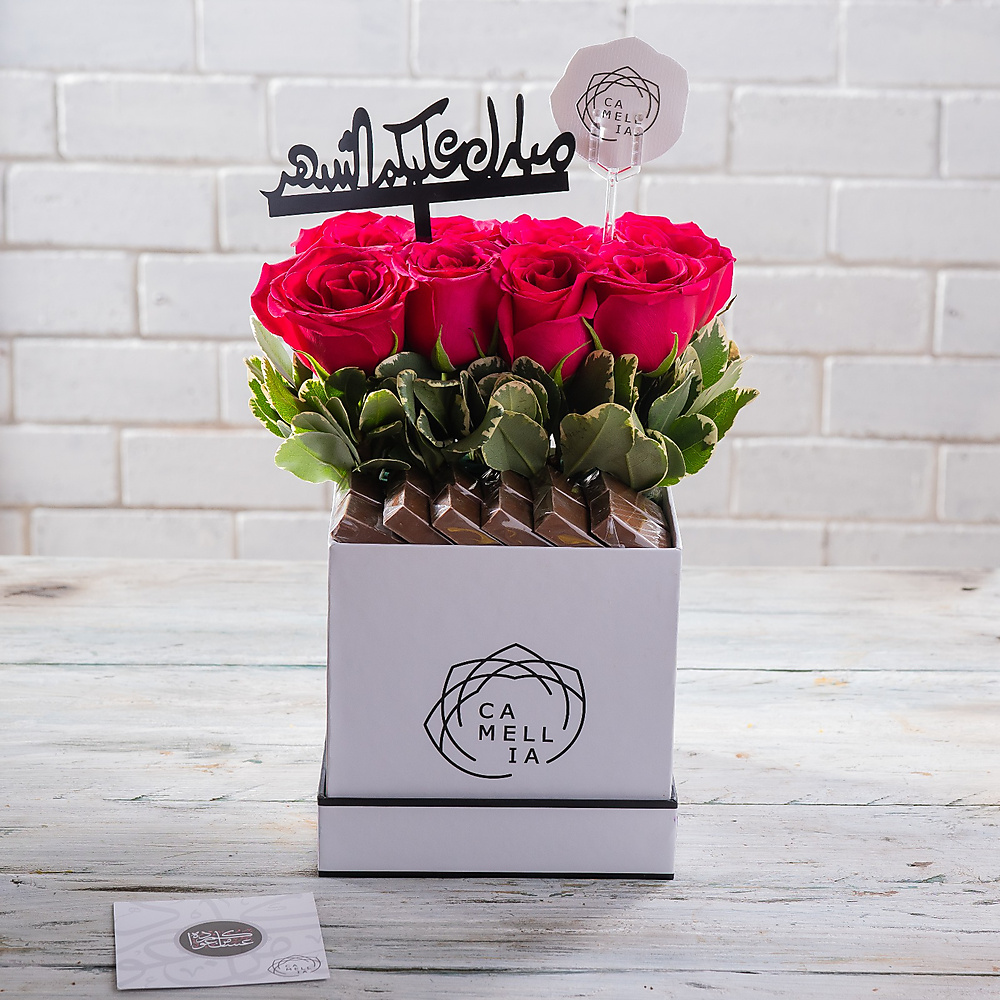 علبة روز طبيعي مع الشوكليت او رطب سكري بالرانجينة الحجم الصغير