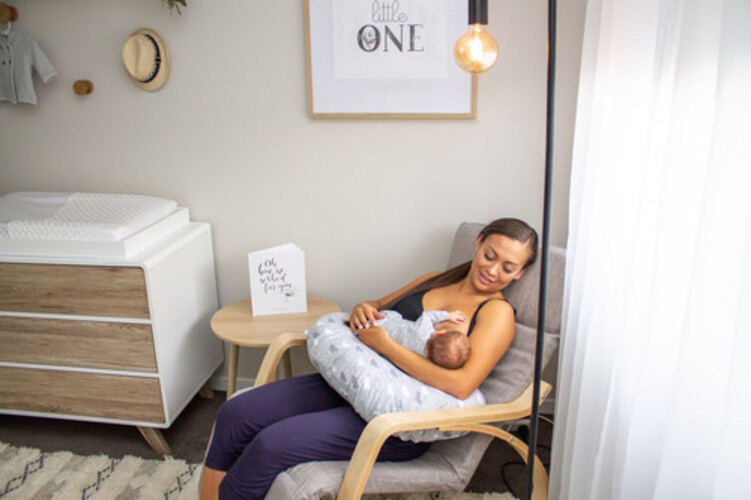 تشيكو وسادة الرضاعة بوبي مع غطاء من القطن - Clouds