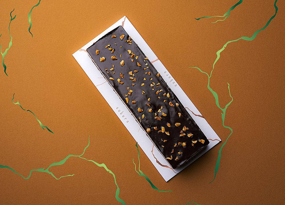 Vegan raw snickers cake
