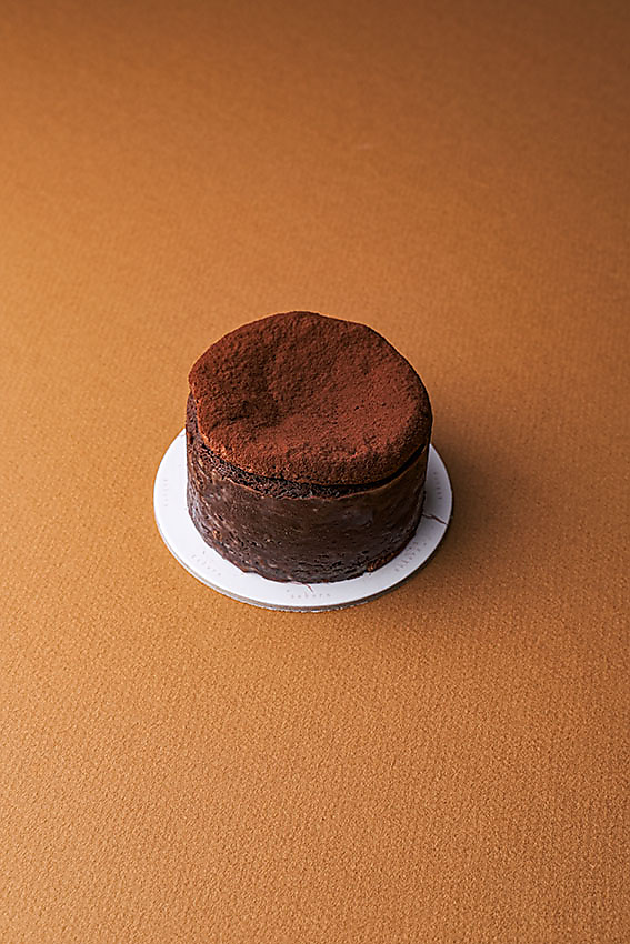 Mini chocolate flourless cakes