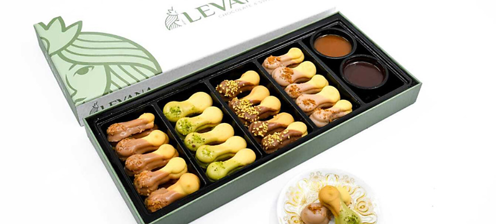 Petit four finger box