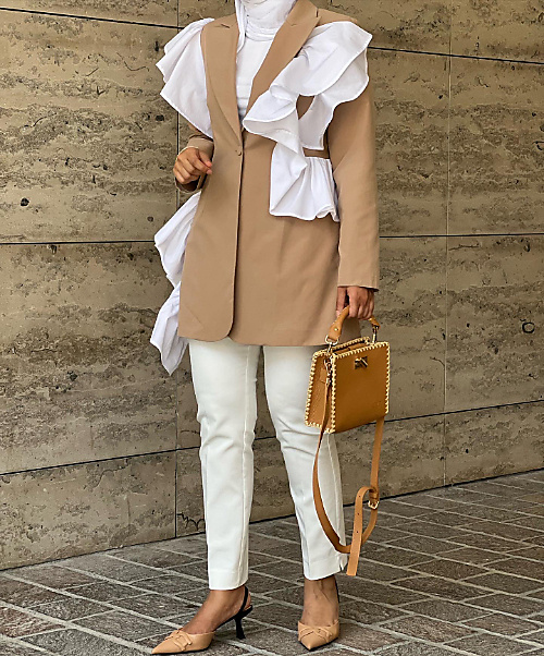 Beige blazer with white rafters