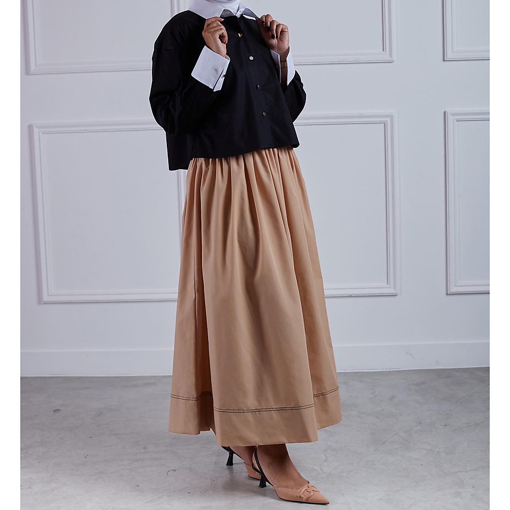 top & skirt with classic colors