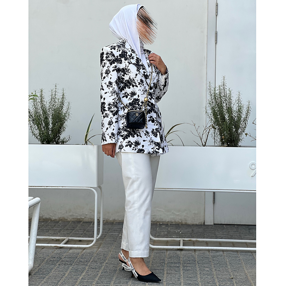 بالطو ابيض مع اسود