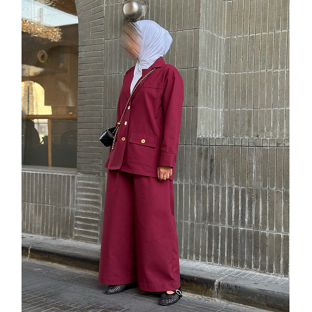 بدله لون عنابي