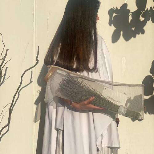 حقيبه المال البيضاء الكبيره