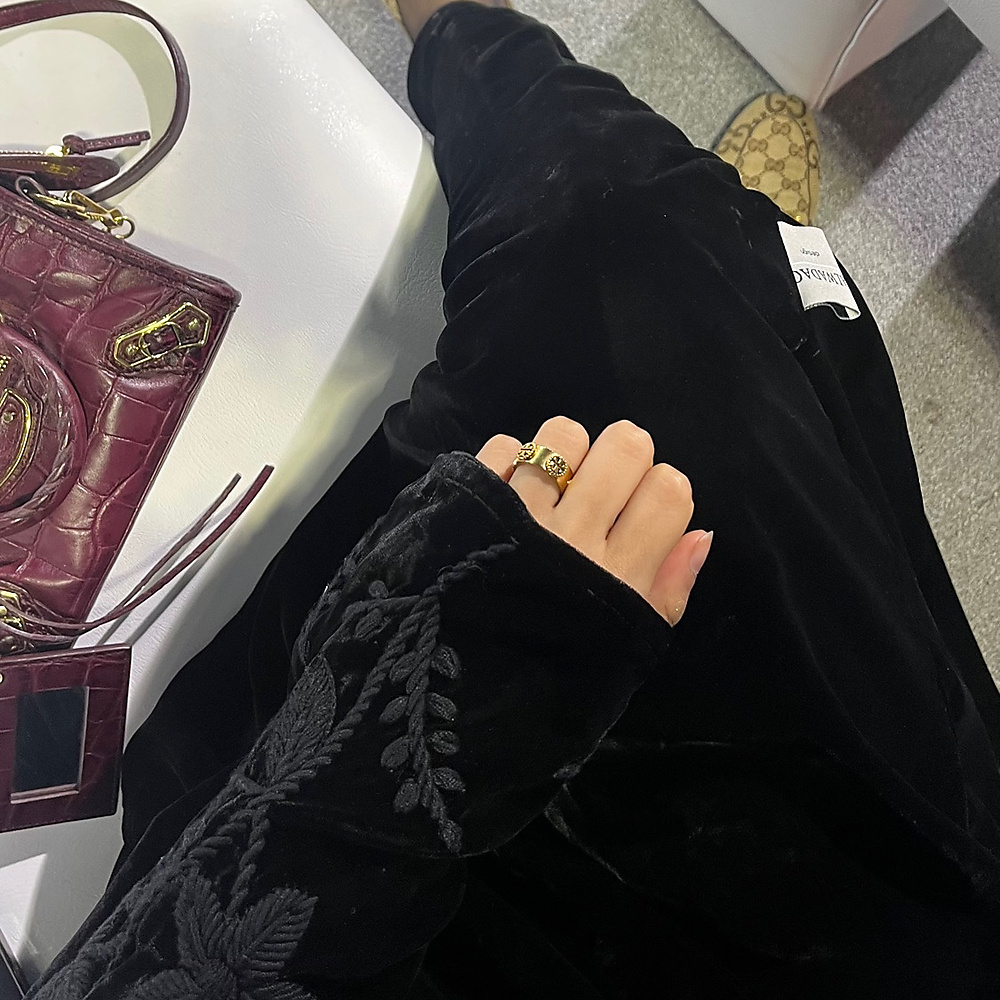 Velvet F