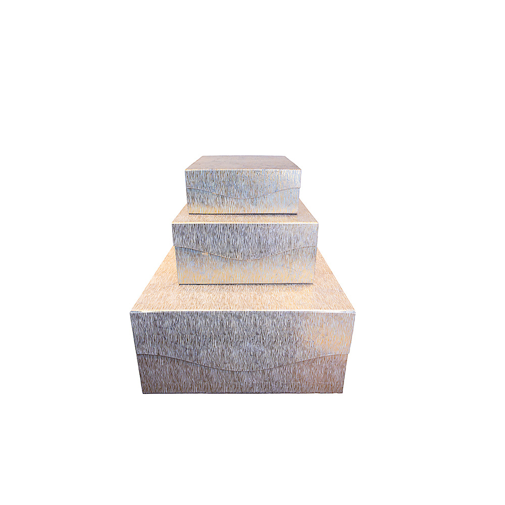 ورق رمادي بخطوط ذهبية