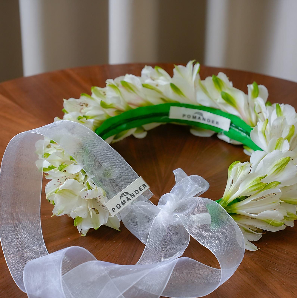 ‏Headband Alstroemeria rose