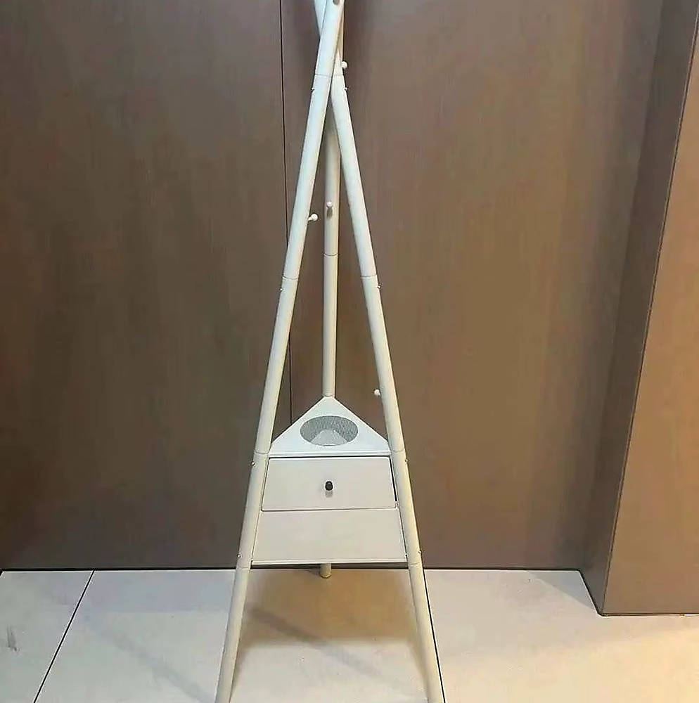 مبخرة الملابس بتصميم مميز وعصري مع علاقية ملابس