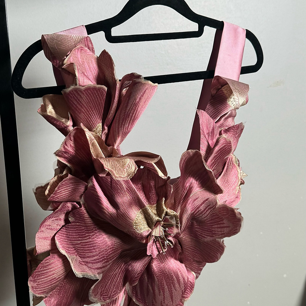 pink top