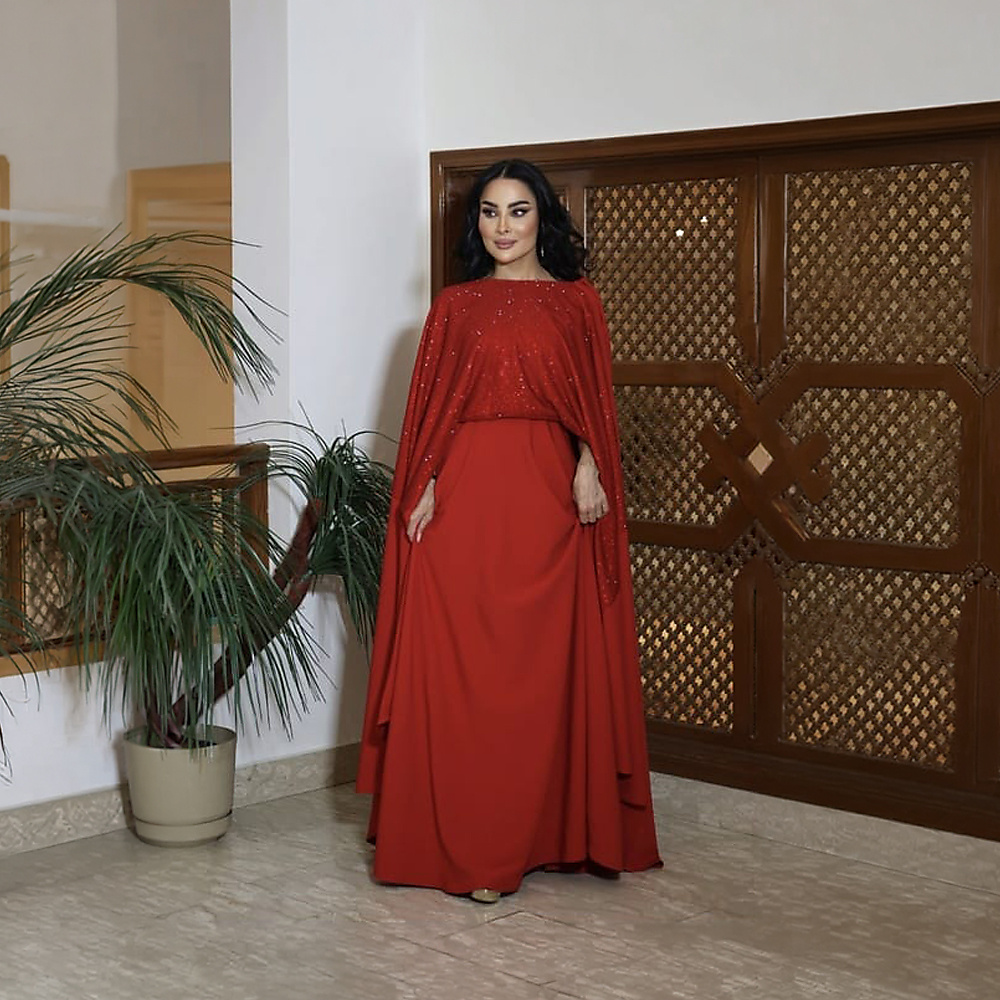 فستان كريب أحمر مع شبك كرستال شوارفسكي علي الصدر