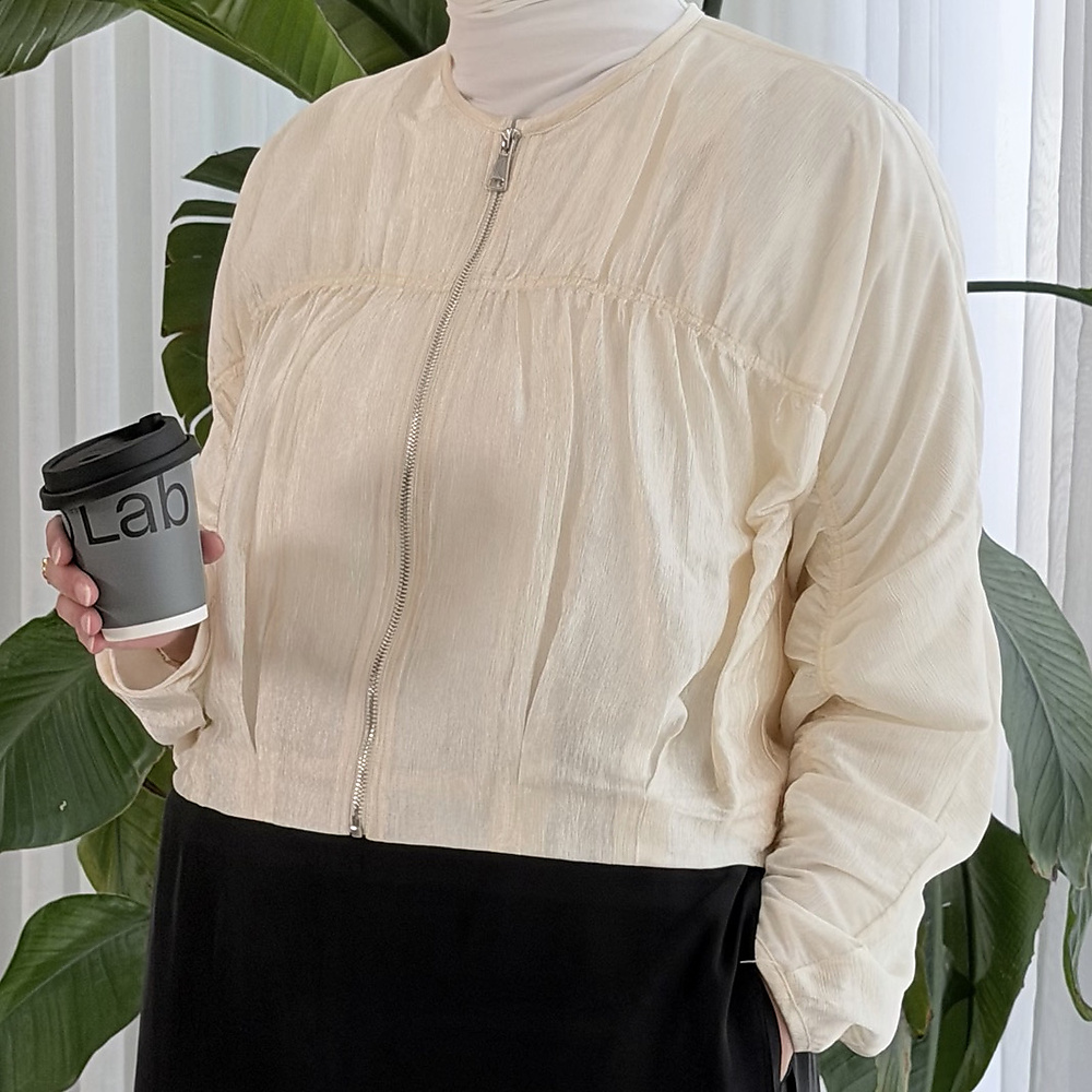 Silky Bomber Jacket لون عاجي