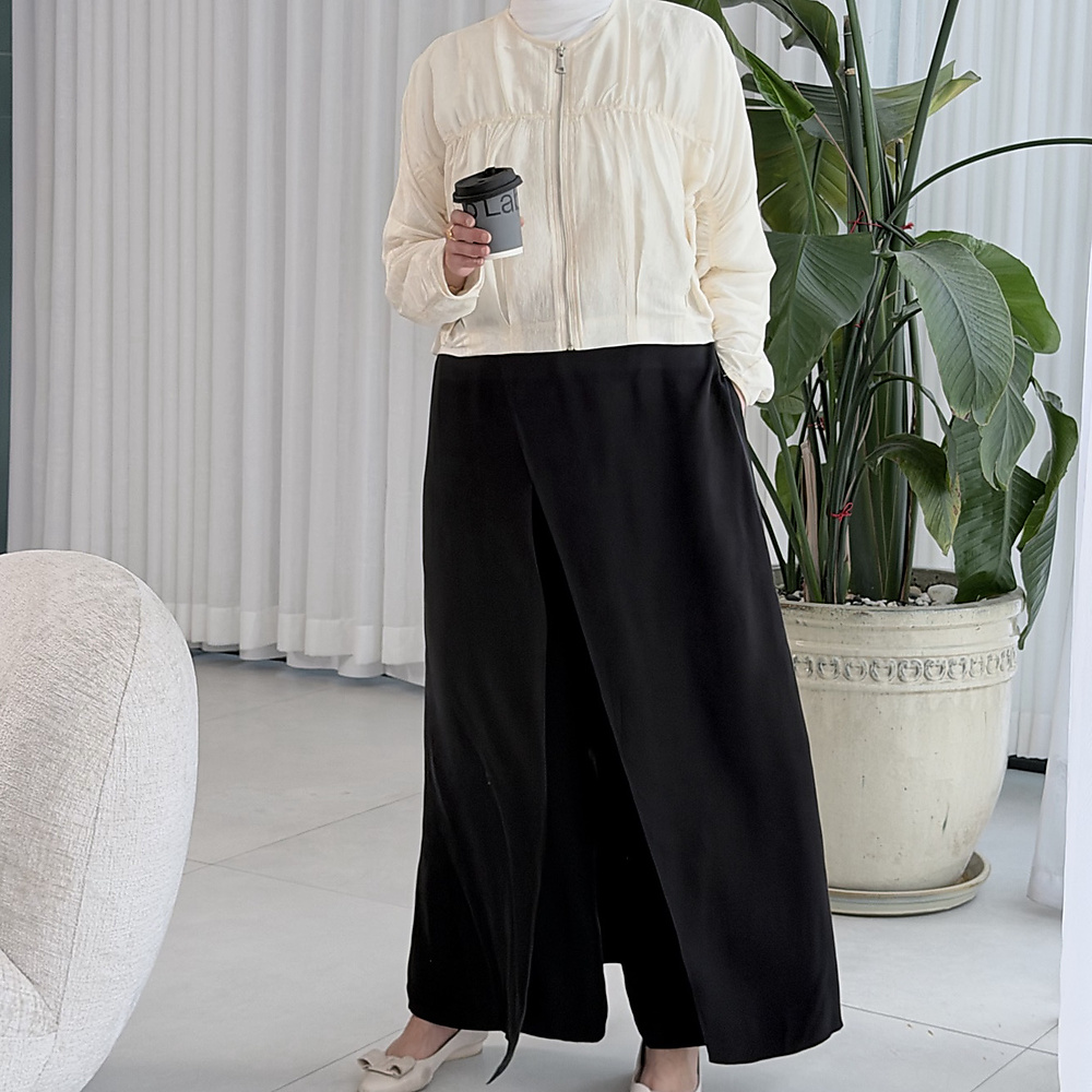 Silky Bomber Jacket لون عاجي