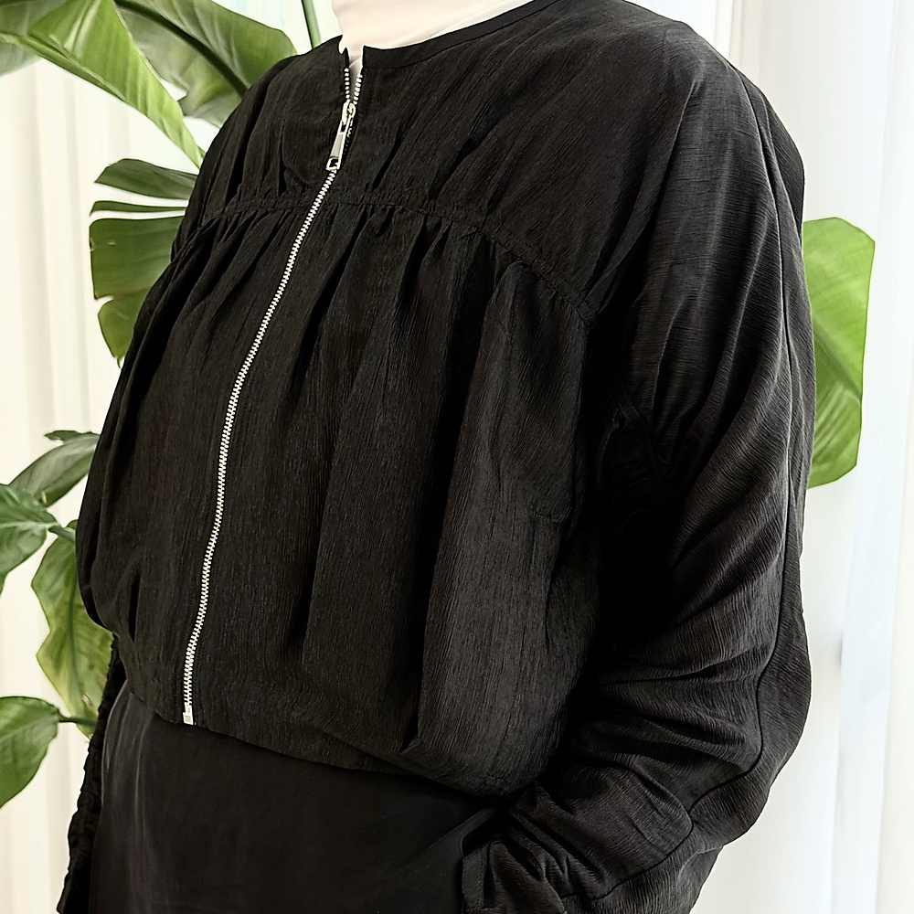 Silky Bomber Jacket أسود