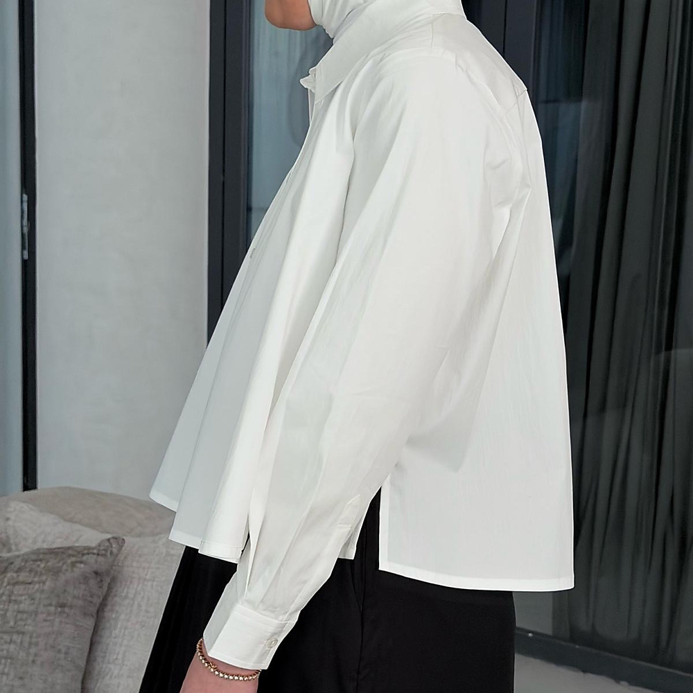 Cropped Shirt اللون الأبيض