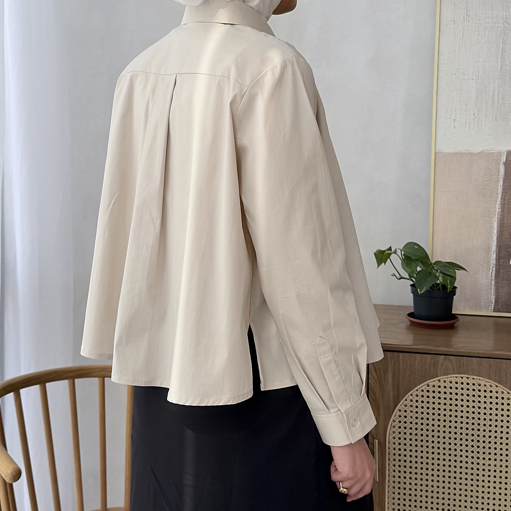 Cropped Shirt لون بيج