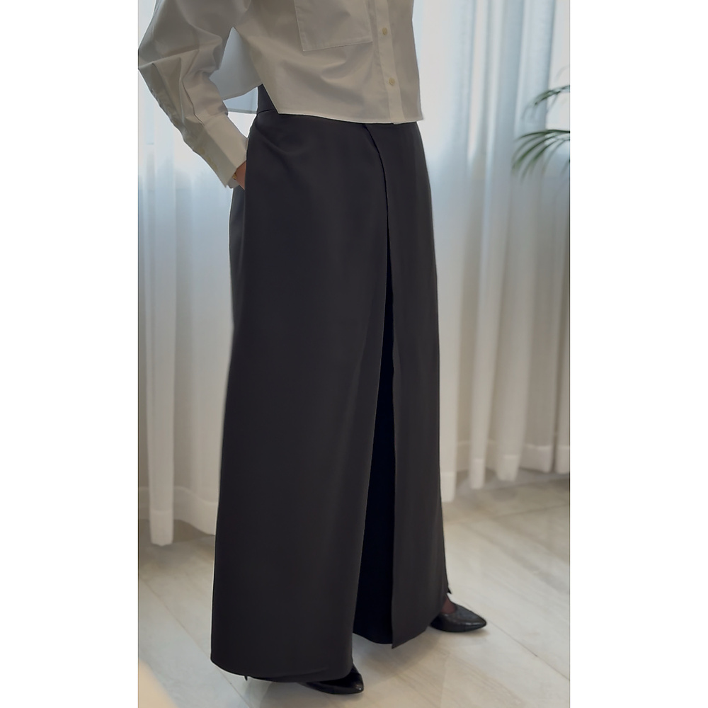 Noir Classic Cross Pants