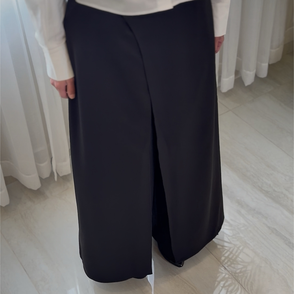Noir Classic Cross Pants