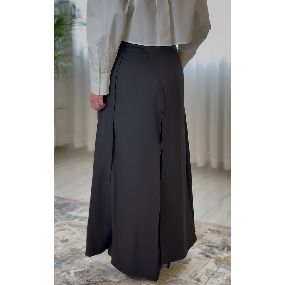 Noir Classic Cross Pants