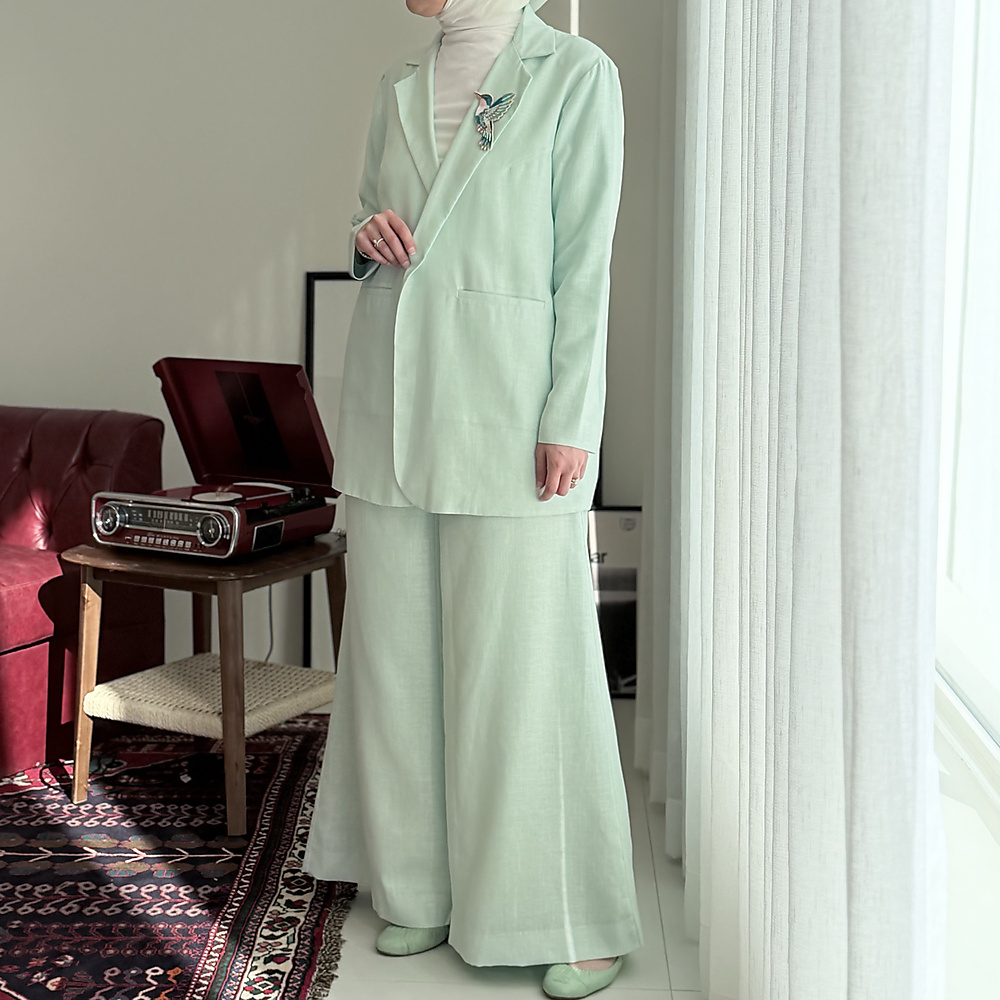 Tiffany Linen Suit 4.0