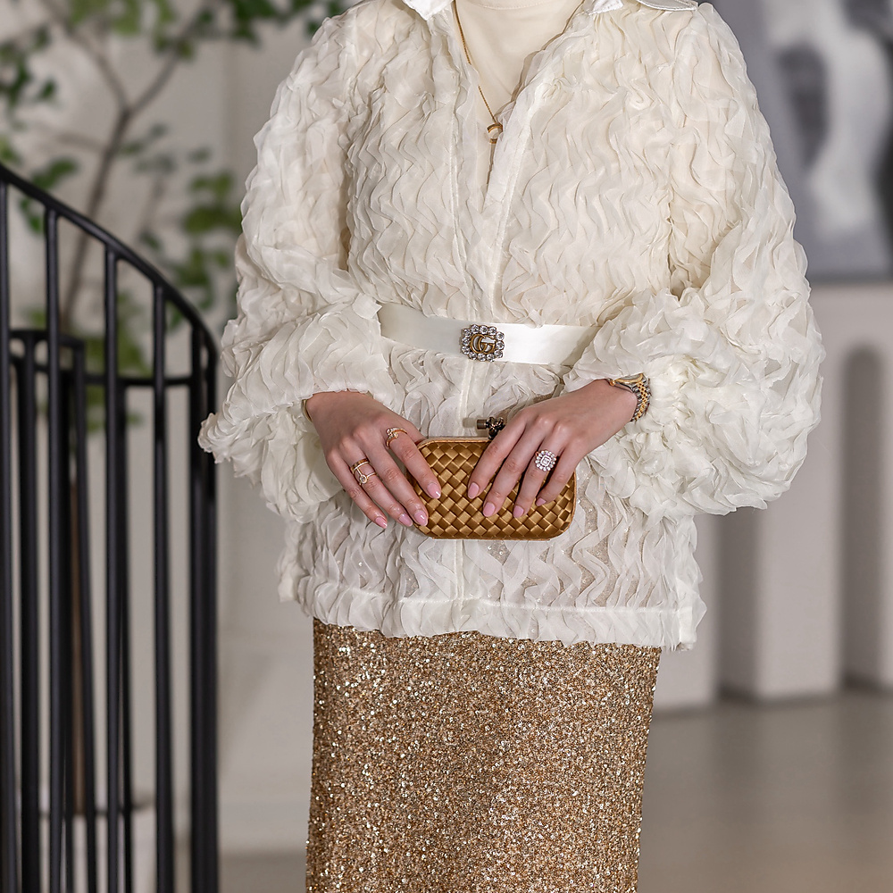 البدي بالصج اغمج من الصوره بدرجه او درجتينGold & off white