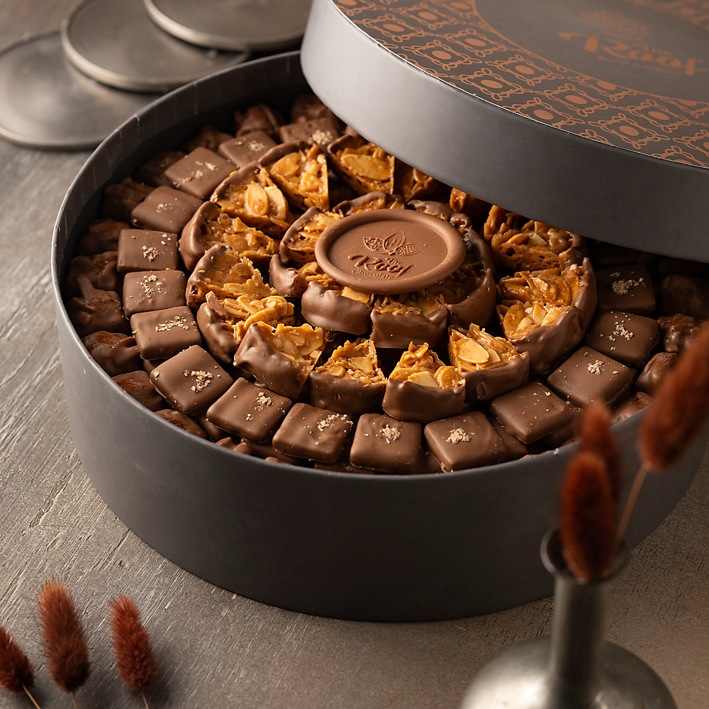 The Roof Round Cacao Box 3