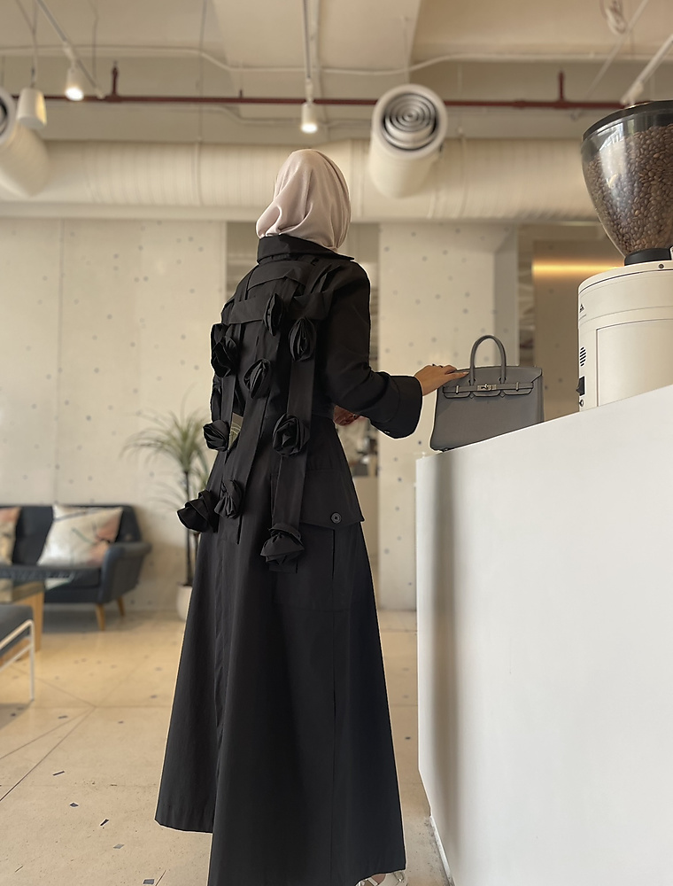 أسود مورد
