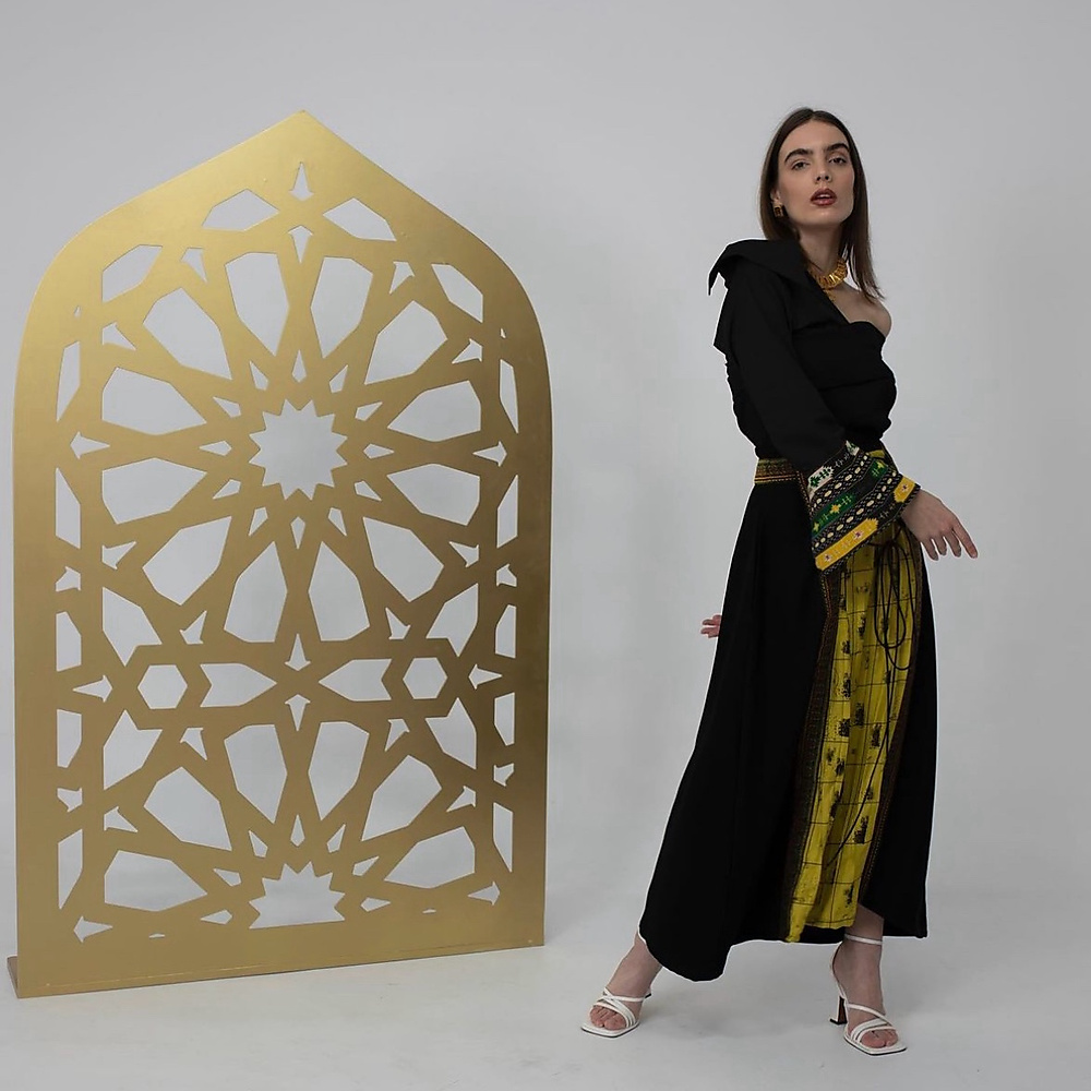 اسود واصفر قطعتين