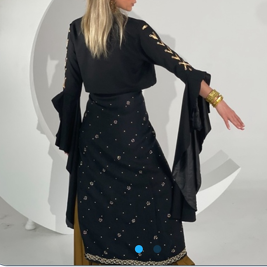 ٣قطع اسود وتنوره بلسيه