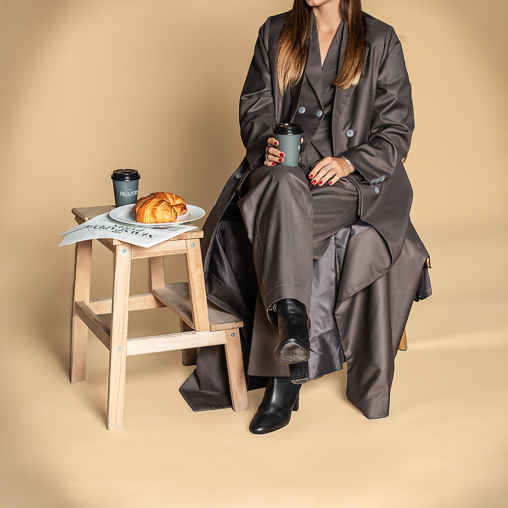 رمادي غامق