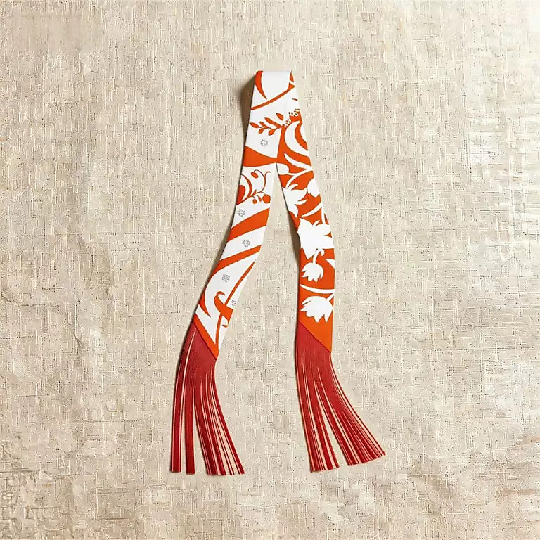 سكارف مع هدب برتقالي وابيض