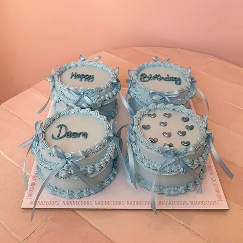 4x glittery ribbons
