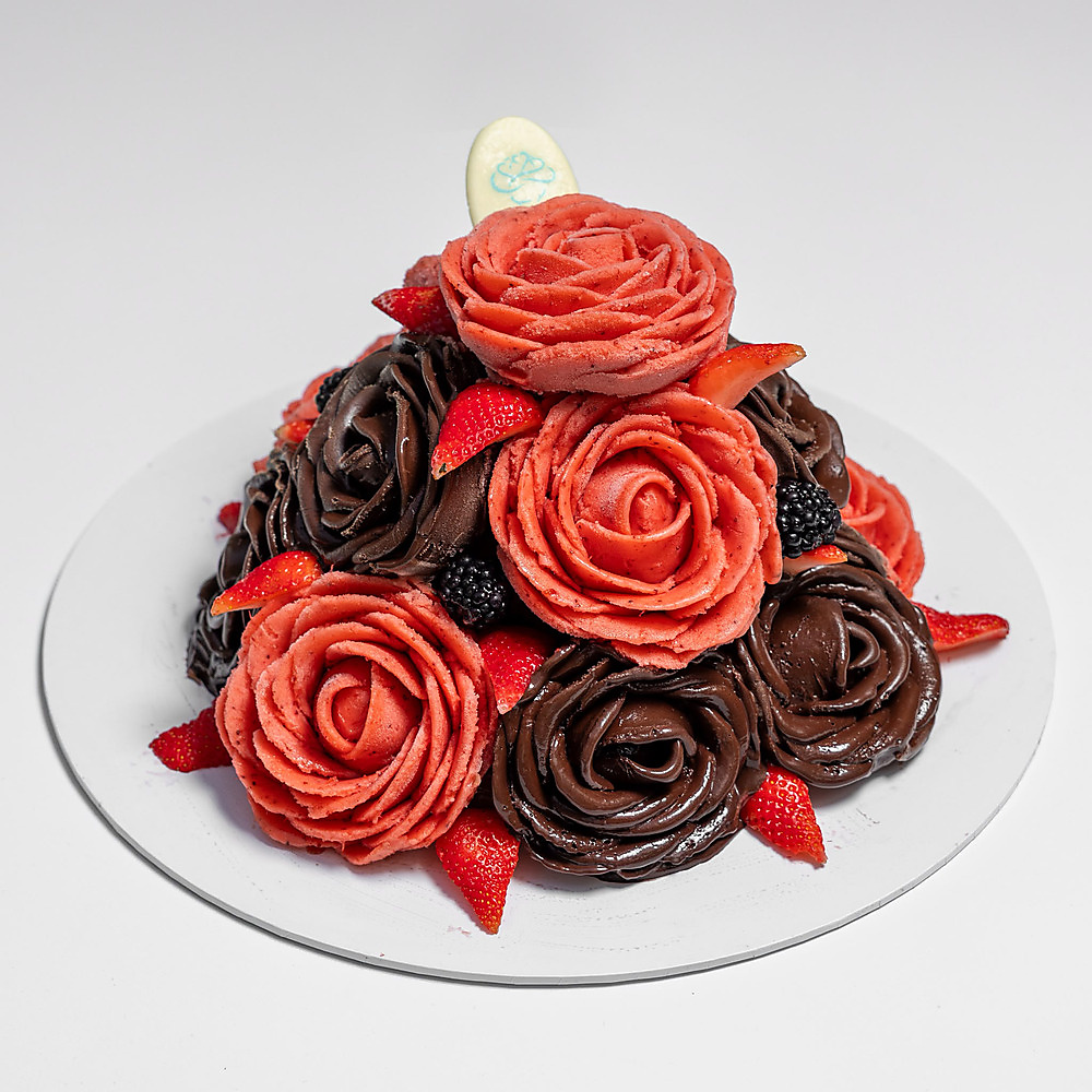 Strawberry Chocolate Rose Cake -Gelato