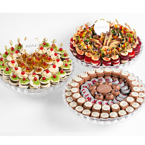 تشكيلة من الكلوب ساندويش والشوكولا