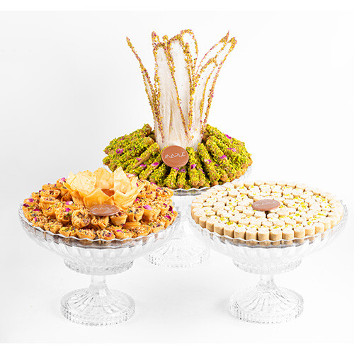 تشكيلة من كيك الفستق , البقلاوة والغريبة