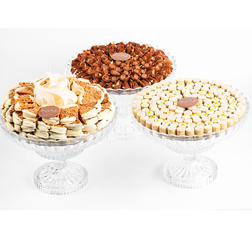 تشكيلة من اللوز المقرمش , الغريبة وبسكويت البندق