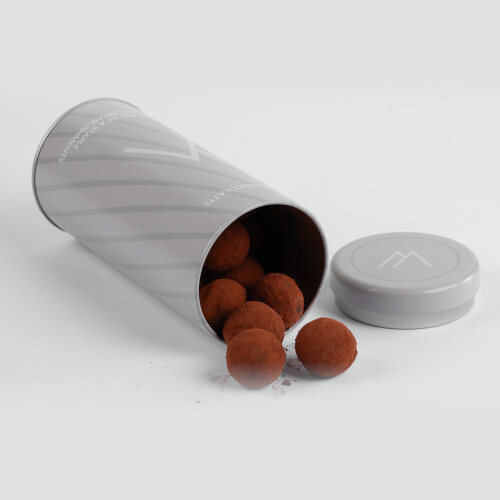 علبة كبيرة من الترافلز