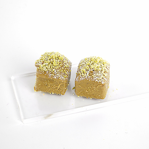 pistachio cake square.