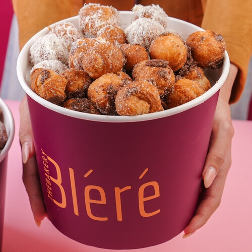 Blere cake + Big Blere Bucket