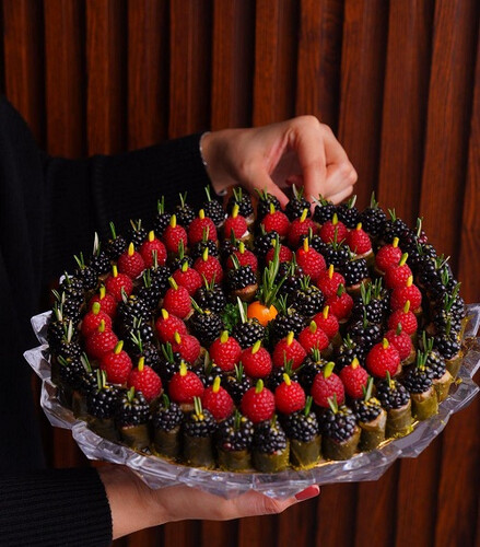 ورق عنب بالتوت الاحمر والاسود