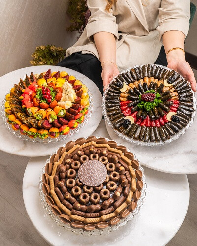عرض فاخر من ٣ صواني متنوعة ✨