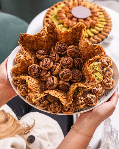 اللوزيه بالمكسرات