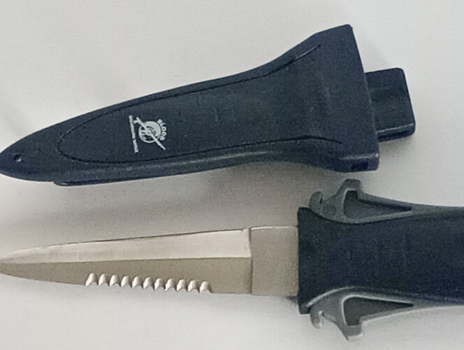 سكين الغوص لصيد الأسماك بالرمح