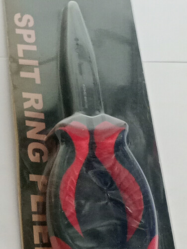 كماشة فولاذية صغيرة