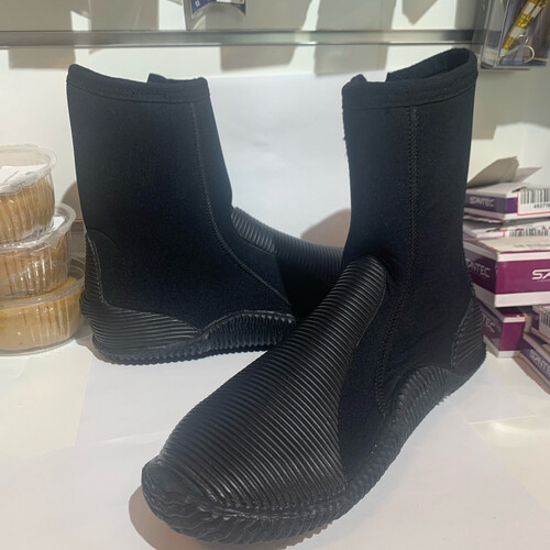 isba0  أحذية صيد