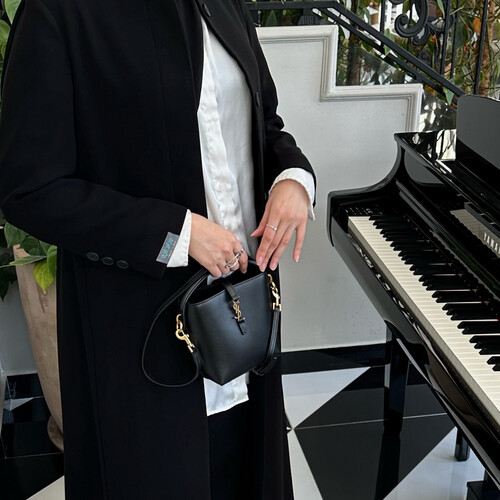 un-usual sada blazer