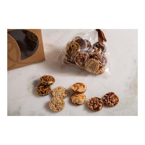 مكسرات مكرملة الهشة بالجوكلت