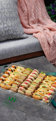 50-piece acrylic brunch plate